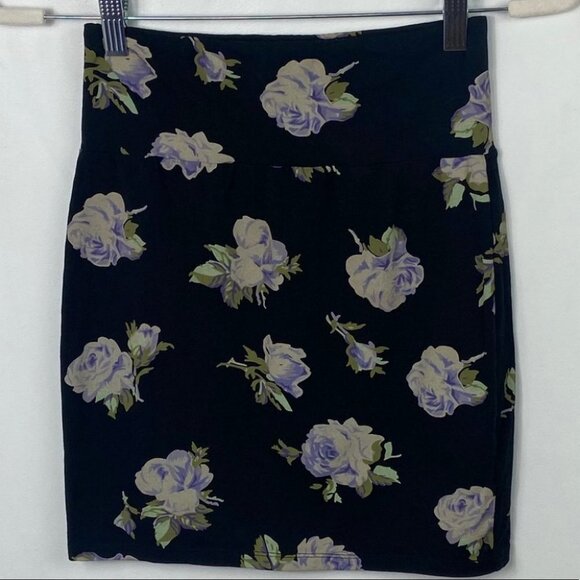 Aritzia Talula‎ Floral Mini Pencil Skirt Womens Size Medium Cotton Spandex Black - Picture 6 of 6